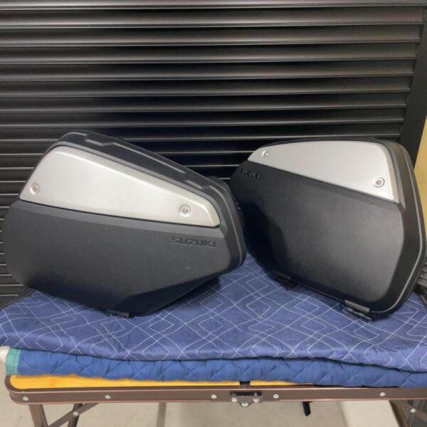 Vストローム　650 1050 共通　中古品　純正サイドパニアケース