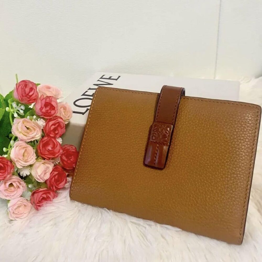LOEWE ロエベ バーティカル ウォレット ミディアム  ライトキャラメル