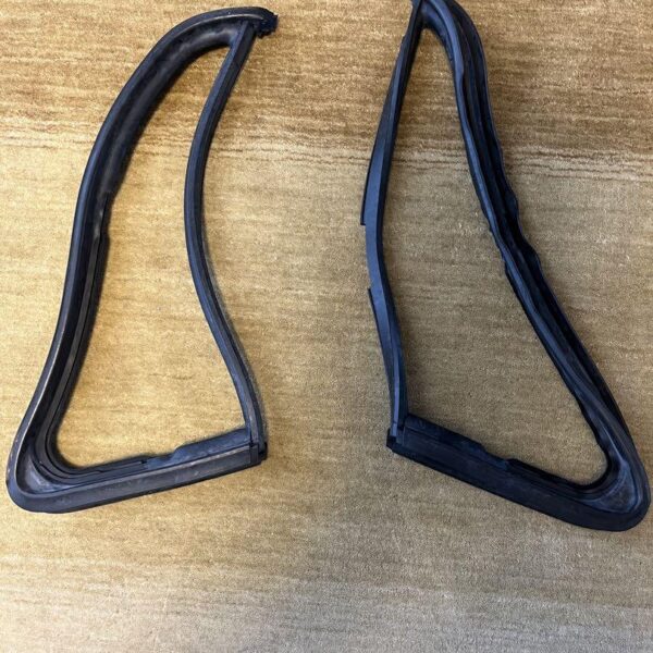 日産 パオ PAO 三角窓ゴム ウェザーストリップ