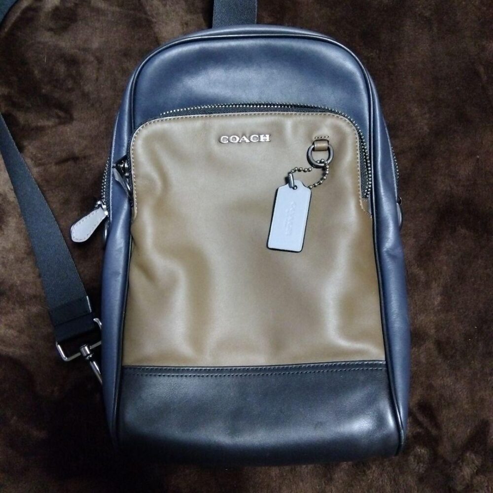 美品　COACH ボディーバッグ 　ベージュ/ネイビー