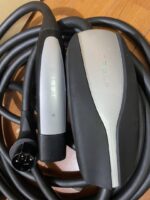 テスラ　モバイルコネクター　100V 200V 自宅充電