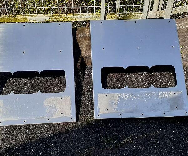 ダンプ　テールボックス