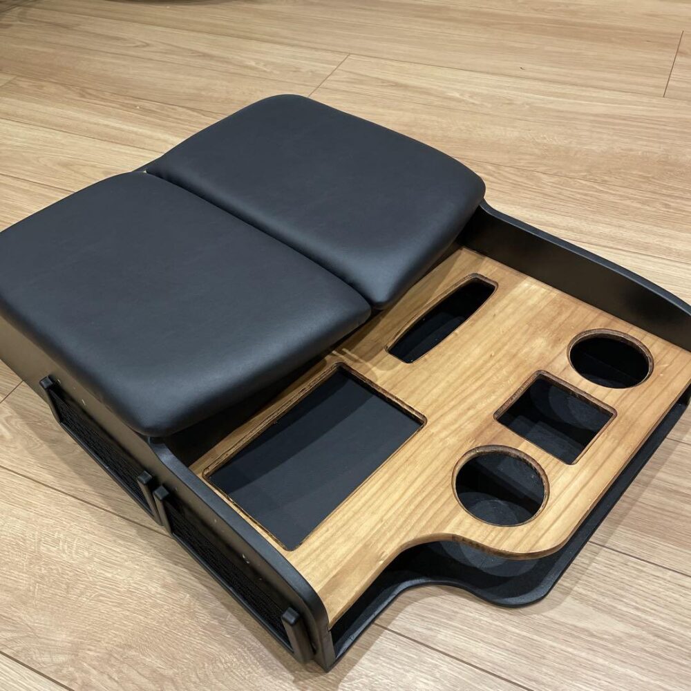 ハイエースワイド　センターコンソール　自作