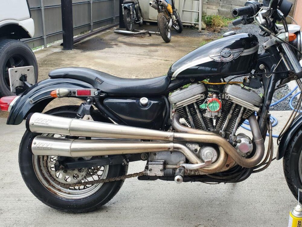 ハーレースポーツスターで使用 スーパートラップアップタイプ 2本出しマフラー